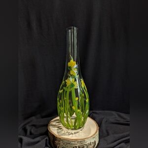 Beautiful Clear Glass Floral Vase.